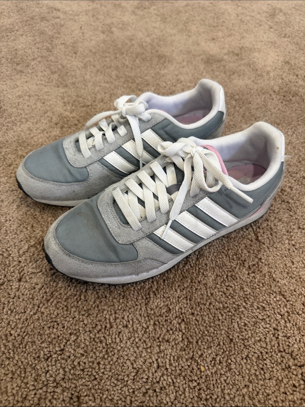 adidas Women's Light Gray and White Sneakers with Pink Accents